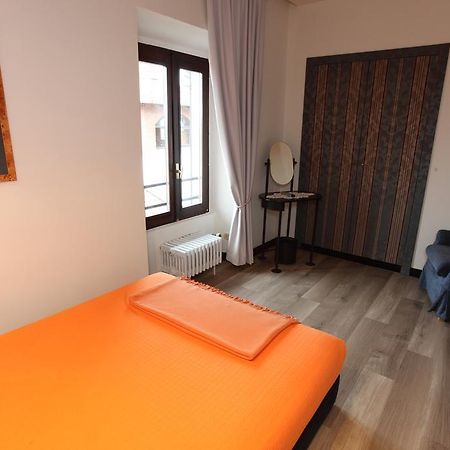Il Castello B&B Varallo Pombia Bagian luar foto