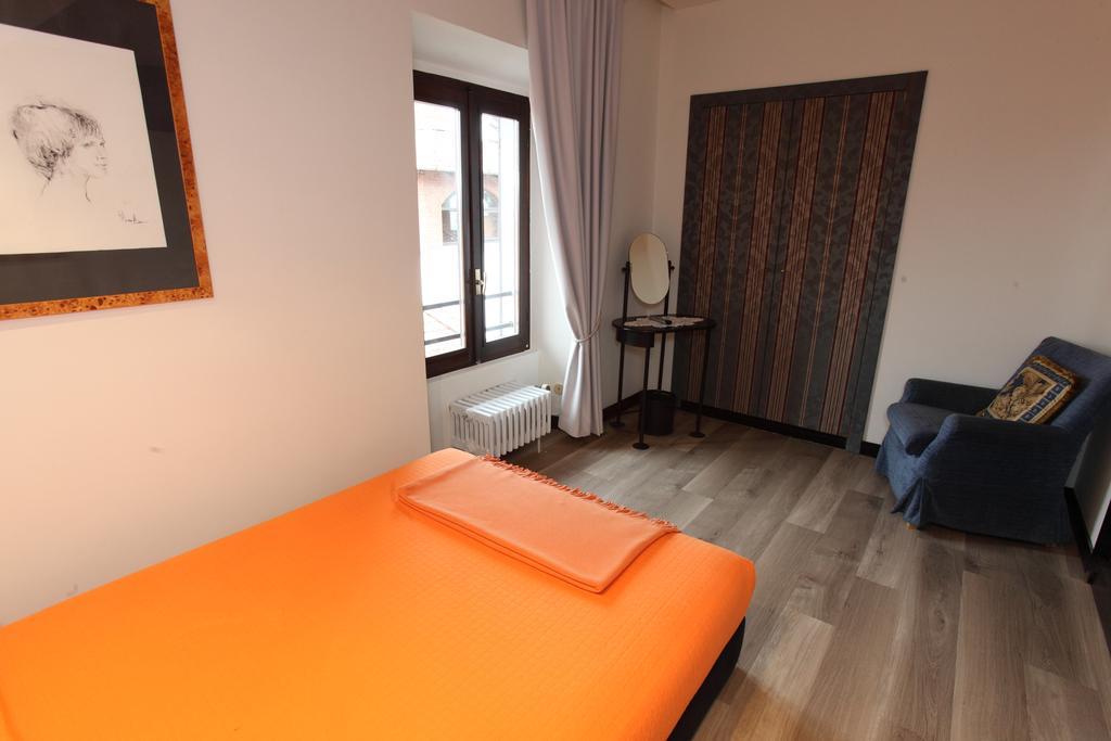 Il Castello B&B Varallo Pombia Bagian luar foto