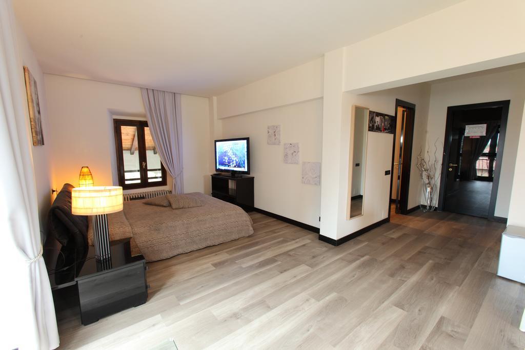 Il Castello B&B Varallo Pombia Bagian luar foto