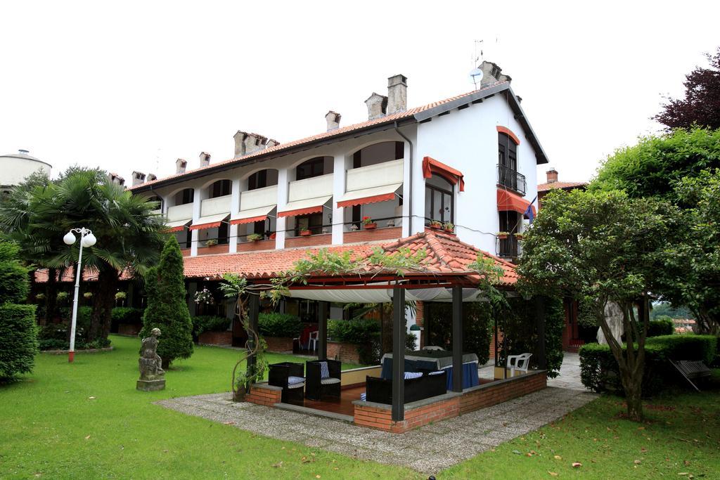 Il Castello B&B Varallo Pombia Bagian luar foto
