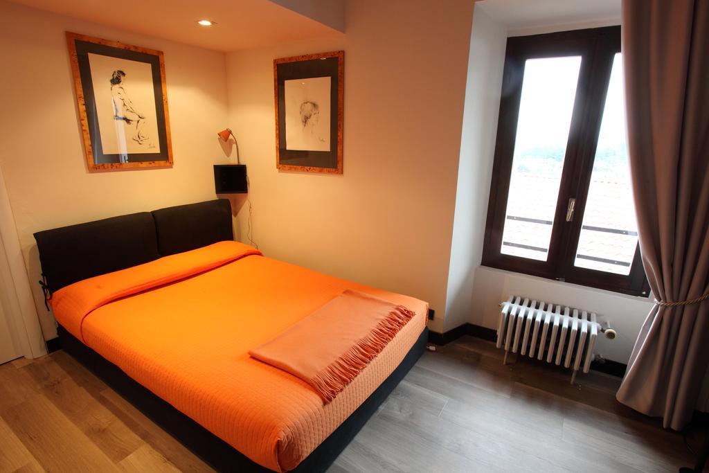 Il Castello B&B Varallo Pombia Bagian luar foto